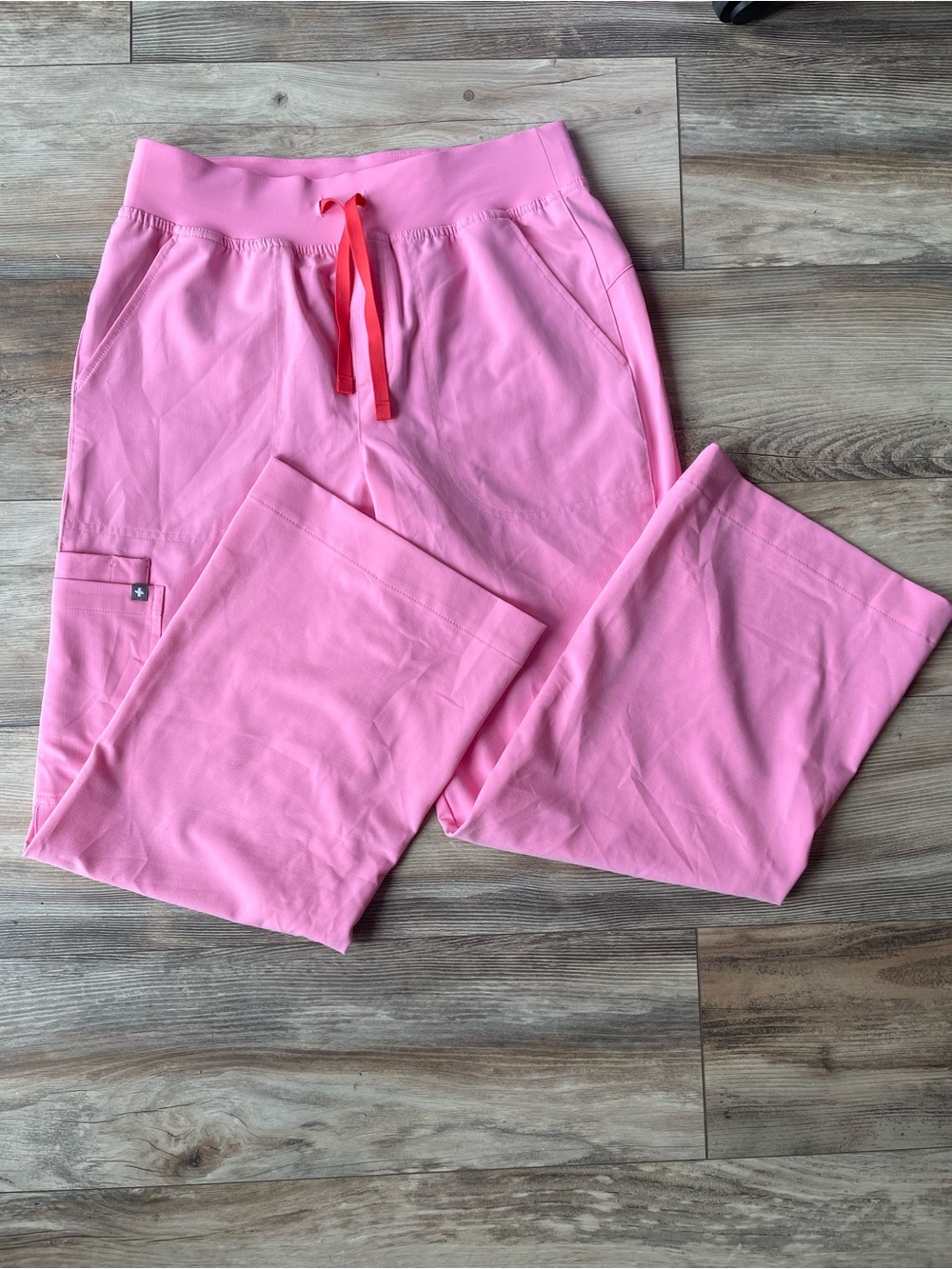 🩷Figs sunrise pink Isabel scrub pants🩷